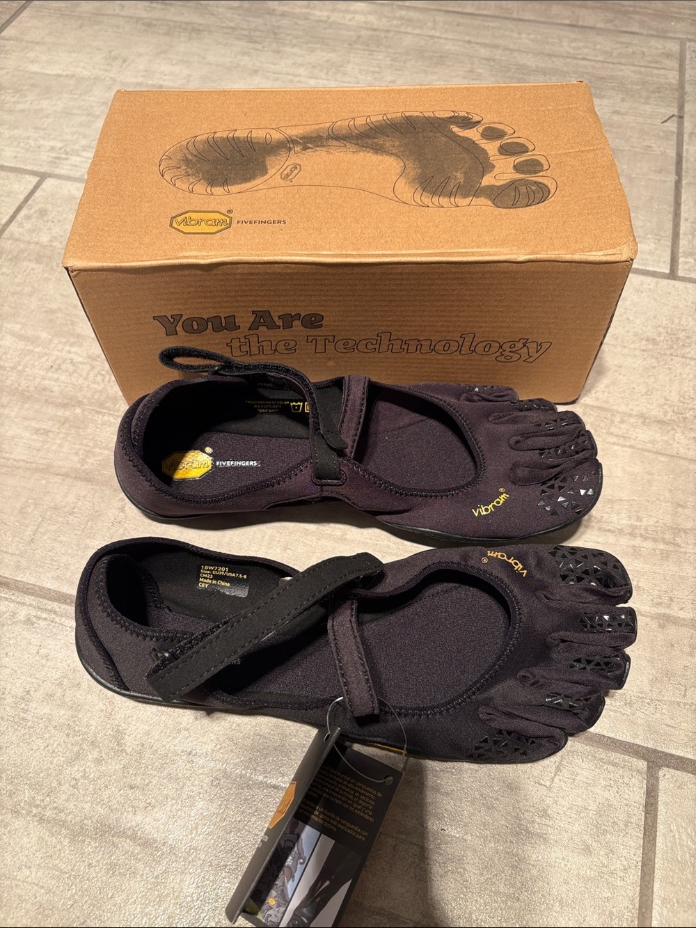 NWT Black V-Soul Vibram 5 Toed Shoes (39)